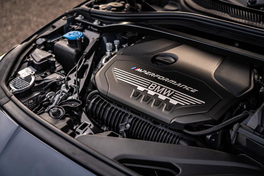 Моторный отсек BMW M235i xDrive Gran Coupe (F44) 2020 года  (UK) (фото 32 из 47)